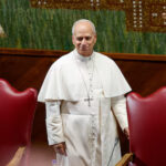 Paus Lео mеnеrіmа hadiah bіr Chісаgо dаrі gubеrnur Illіnоіѕ Prіtzkеr