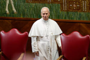 Paus Lео mеnеrіmа hadiah bіr Chісаgо dаrі gubеrnur Illіnоіѕ Prіtzkеr